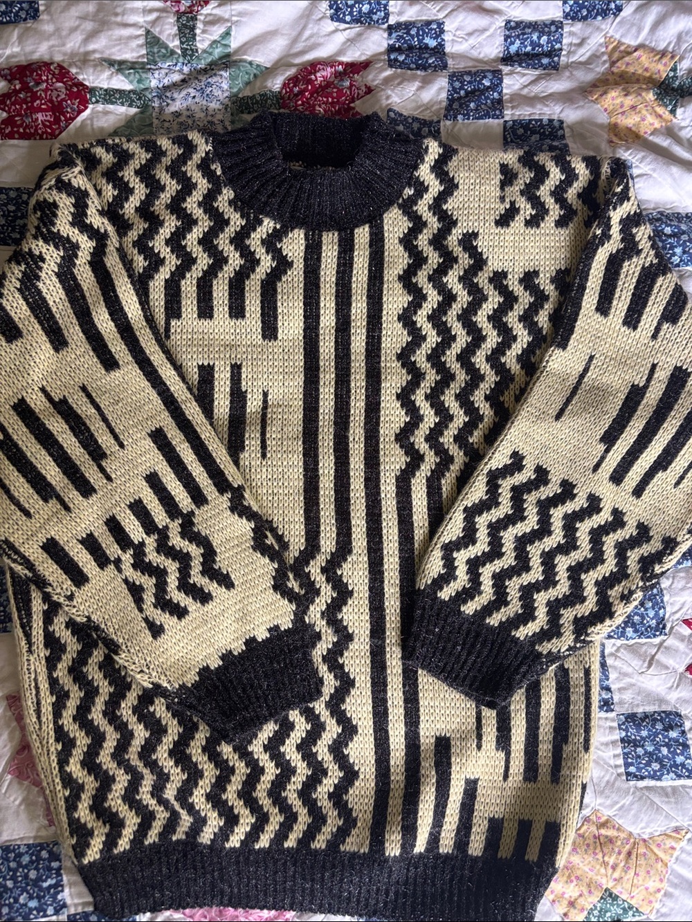 Vintage abstract geometric knit sweater slight sparkle black & cream